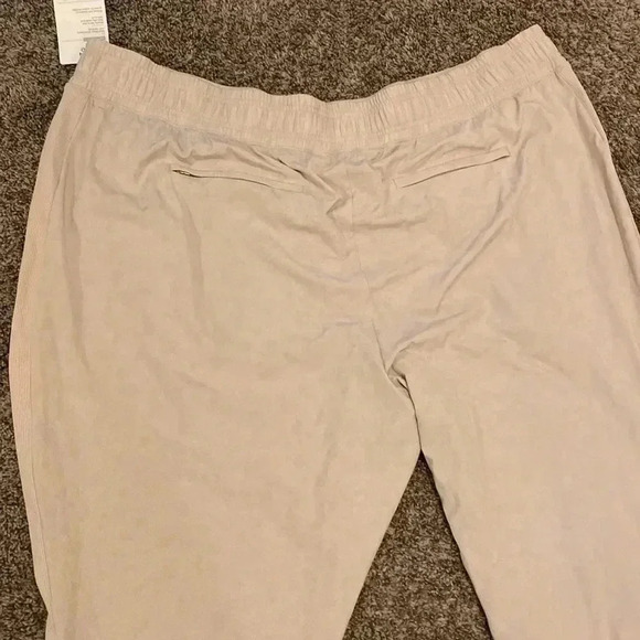 Athleta Brooklyn Jogger - NWT - size 26 - cream w ribbed side panel - Picture 6 of 7